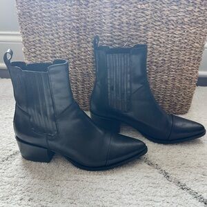 Vagabond Marja Pointy Toe Chelsea Boot